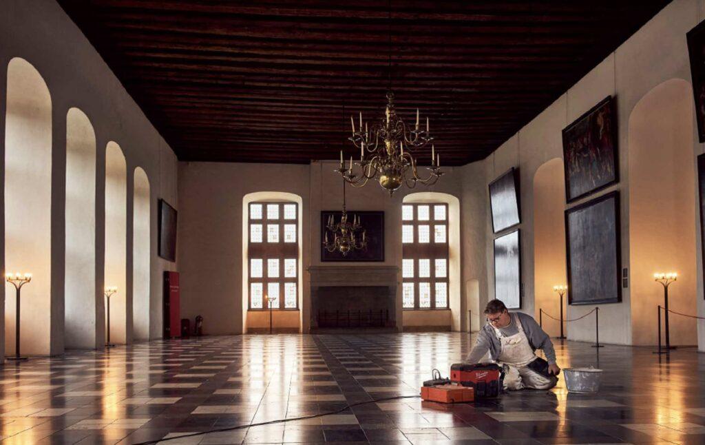 Steen-murer-i-Dansesalen